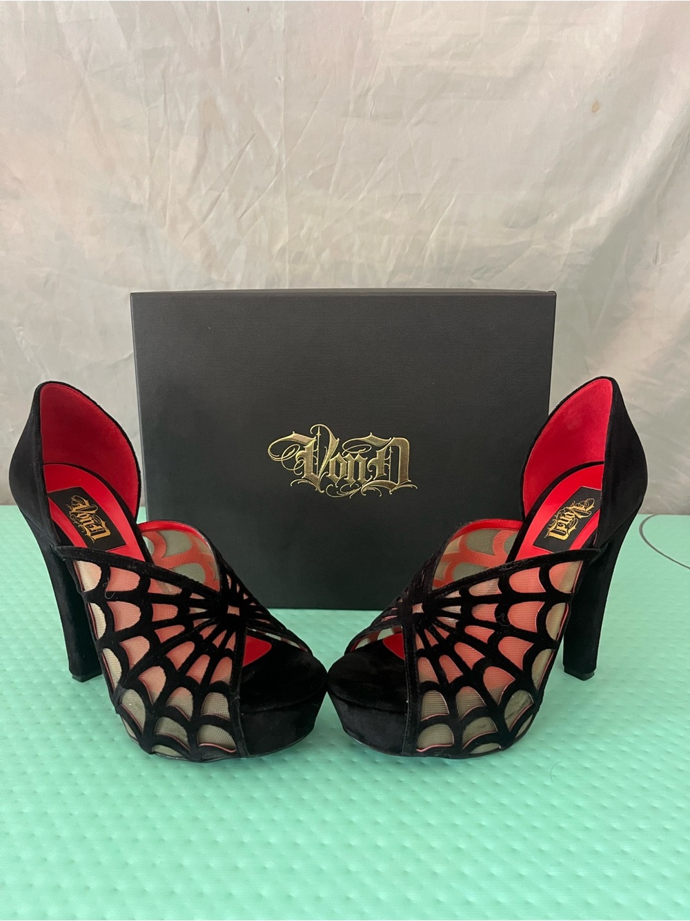 Von D Adele Spider Web Peep Toe Heels Size 9 RARE Sold Out Everywhere New